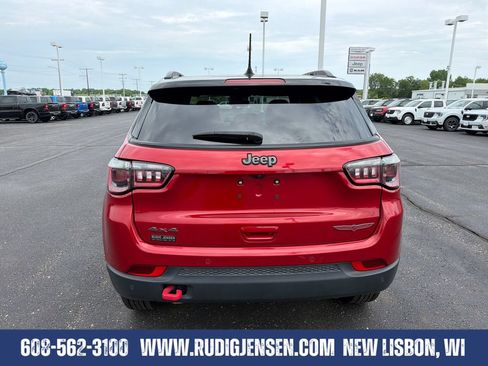 Used 2025 Jeep Compass Trailhawk AWD/4WD image 4