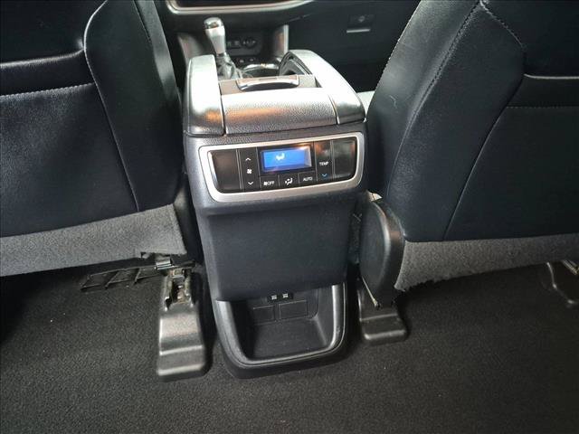 Used 2018 Toyota Highlander Plus AWD/4WD image 18