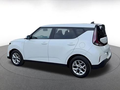 Used 2025 Kia Soul LX w/ LX Technology Package FWD image 10