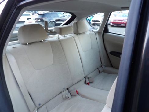 Used 2010 Subaru Impreza 2.5i Premium image 12