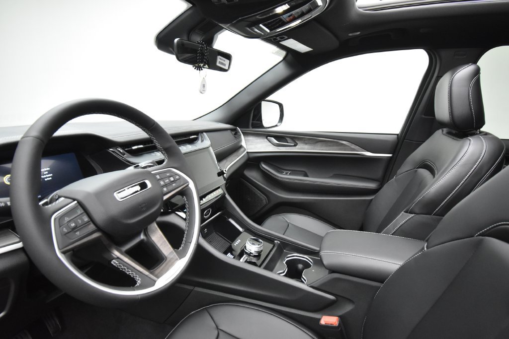 New 2027 Jeep Grand Cherokee Limited AWD/4WD image 34
