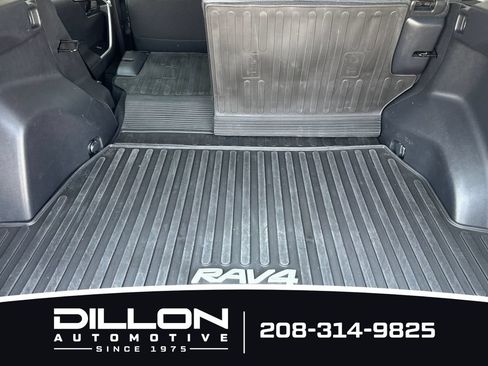 Used 2022 Toyota RAV4 LE AWD/4WD image 17