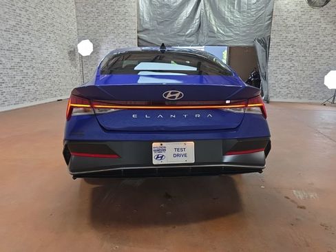 Used 2025 Hyundai Elantra SEL FWD image 5