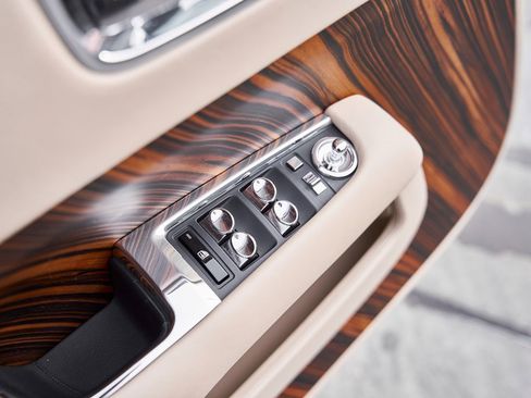 Used 2014 Rolls-Royce Wraith image 31