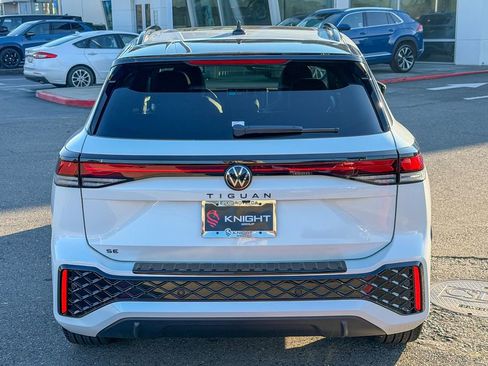 New 2026 Volkswagen Tiguan SE R-Line FWD image 9