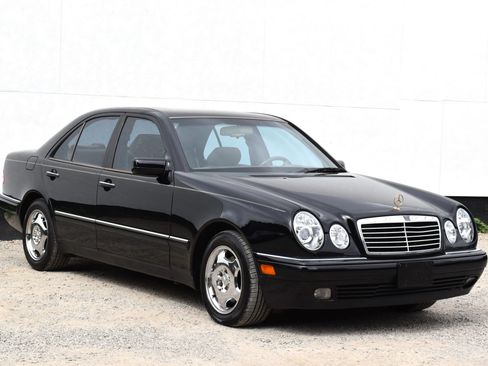Used 1996 Mercedes-Benz E 320 Sedan image 1