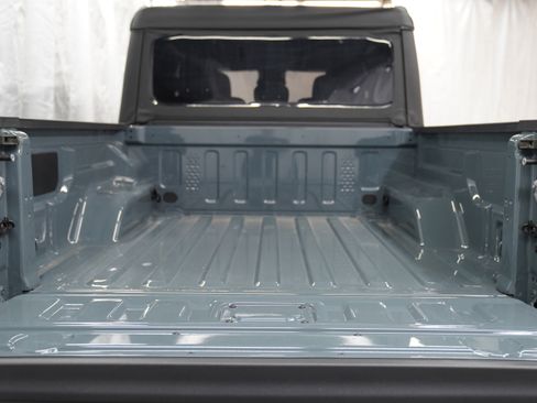 Used 2025 Jeep Gladiator Sport AWD/4WD image 7