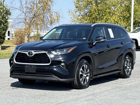 Used 2023 Toyota Highlander XLE image 27