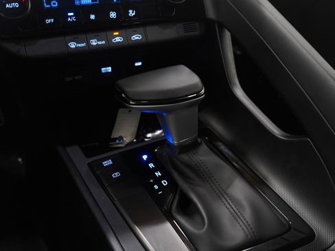 Certified 2025 Hyundai Elantra Sport image 22