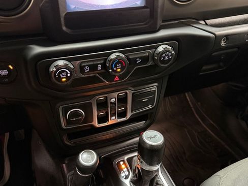 Used 2018 Jeep Wrangler Unlimited Sport S AWD/4WD image 13