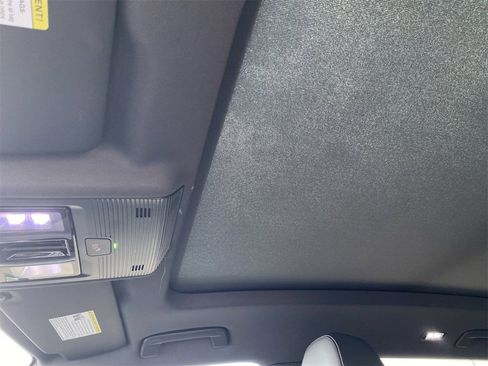 New 2026 Volkswagen Tiguan SE R-Line image 18