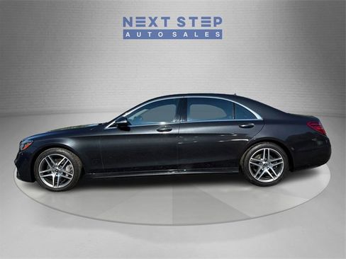 Used 2019 Mercedes-Benz S 560 4MATIC Sedan w/ AMG Line Exterior image 4