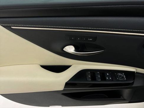 Certified 2022 Lexus ES 350 w/ Premium Package image 27