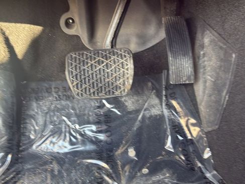 Used 2018 INFINITI QX30 ESSENTIAL w/ Cargo Package image 16