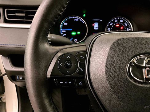 Used 2022 Toyota RAV4 SE w/ Convenience Package image 17