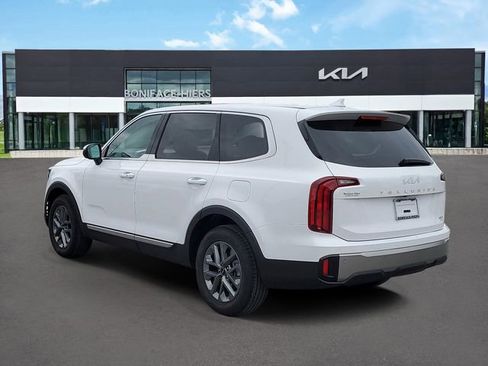 Certified 2025 Kia Telluride LX image 3
