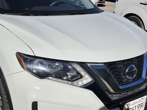 Used 2017 Nissan Rogue SV w/ SV Premium Package image 6