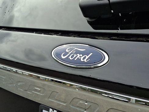 Used 2023 Ford Explorer XLT w/ Class IV Trailer Tow Package image 31