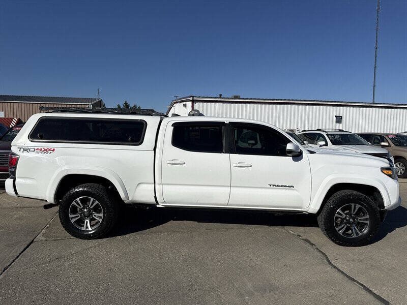 Used 2016 Toyota Tacoma TRD Sport AWD/4WD image 9