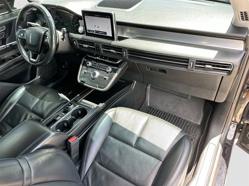 Used 2021 Lincoln Corsair AWD w/ Premium Package image 30