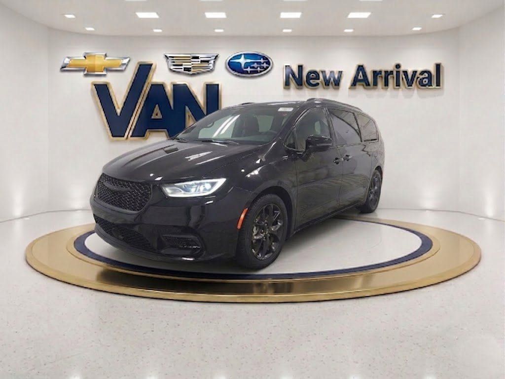 Used 2025 Chrysler Pacifica Limited FWD image 1