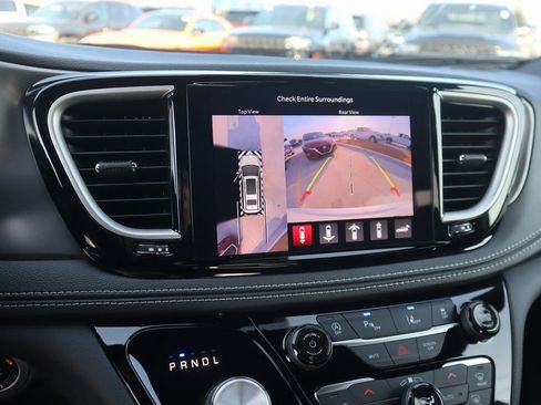 New 2026 Chrysler Pacifica Select image 6