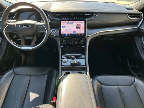 Used 2024 Jeep Grand Cherokee L Limited w/ Luxury Tech Group II image 3