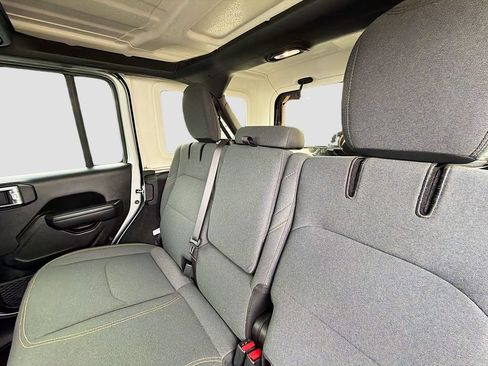 Used 2024 Jeep Wrangler Unlimited AWD/4WD image 13