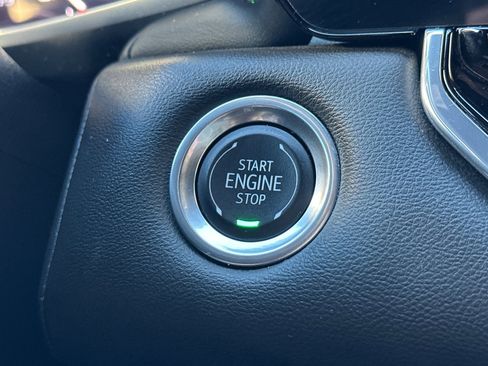 Used 2024 GMC Canyon Elevation image 28