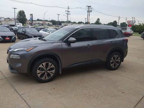 Used 2021 Nissan Rogue SV w/ Premium Package image 10