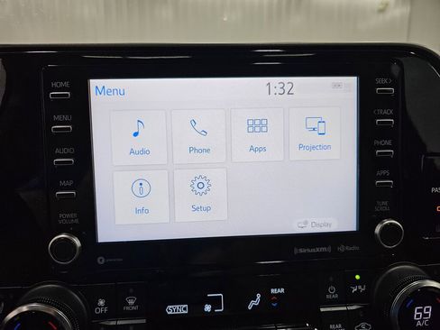 Used 2022 Toyota Highlander XLE AWD/4WD image 24