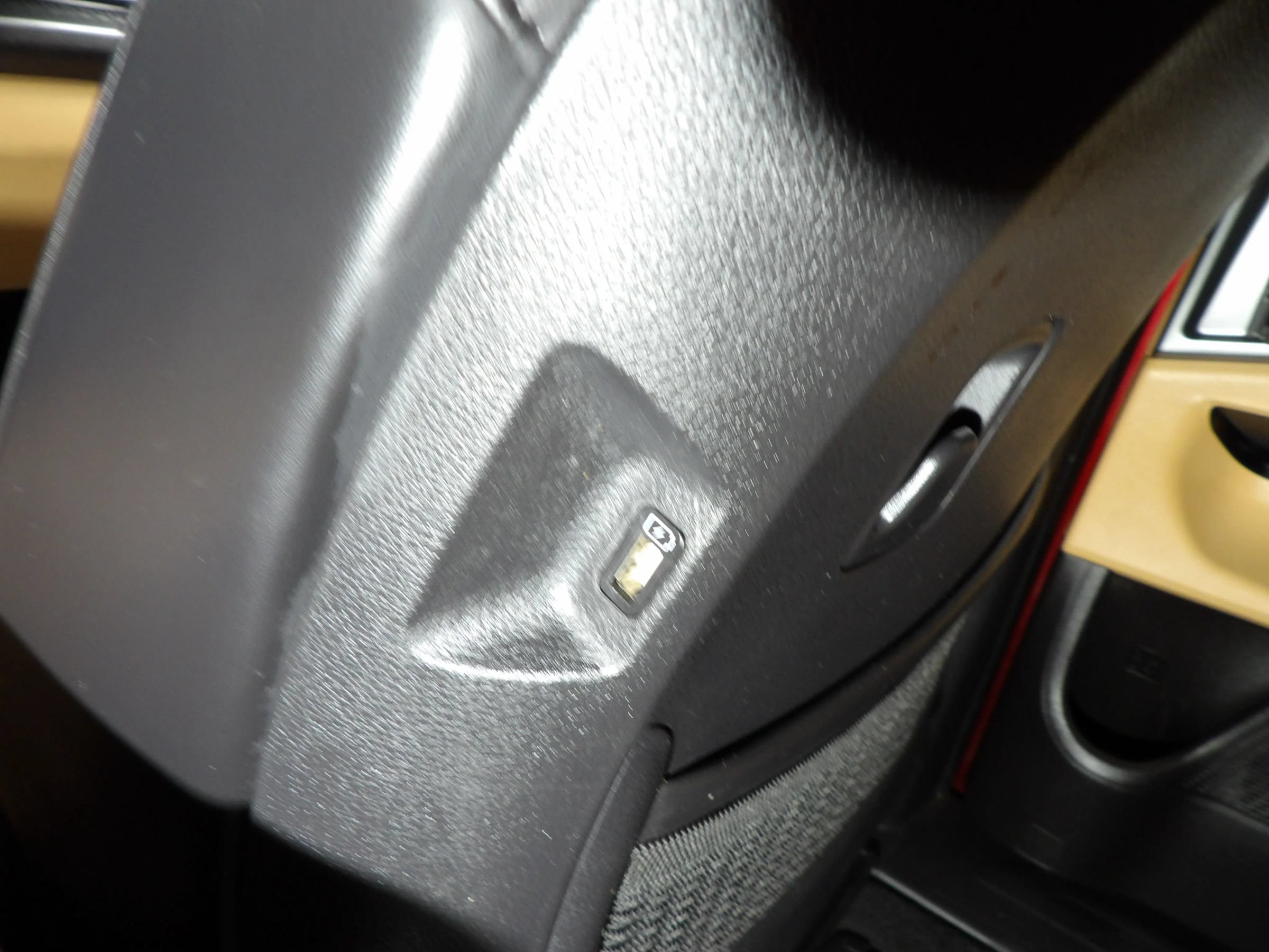 Used 2024 Kia Carnival LX FWD image 17