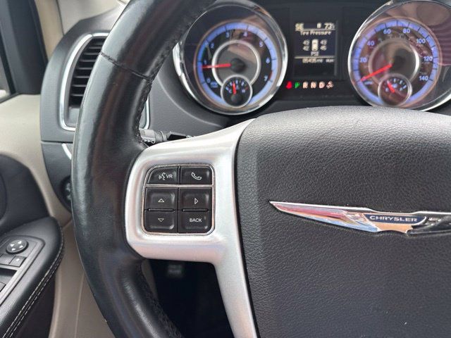 Used 2016 Chrysler Town & Country Touring w/ Driver Convenience Group FWD image 16