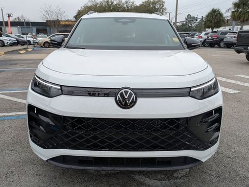 New 2026 Volkswagen Tiguan SE R-Line FWD image 9