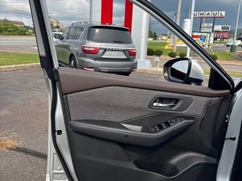 Certified 2023 Nissan Rogue SV AWD/4WD image 10