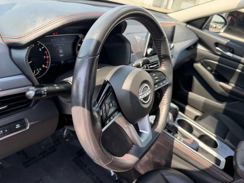 Used 2024 Nissan Altima 2.5 SR FWD image 16