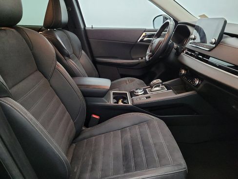 Used 2022 Mitsubishi Outlander SE image 21