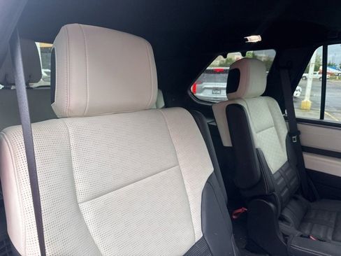 Used 2023 Toyota Sequoia Capstone AWD/4WD image 18