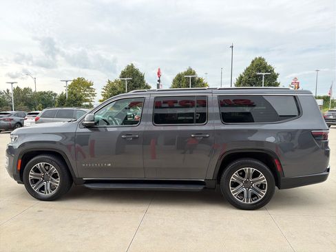 Used 2023 Jeep Wagoneer L Series II AWD/4WD image 5