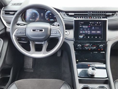 Used 2024 Jeep Grand Cherokee Altitude image 24