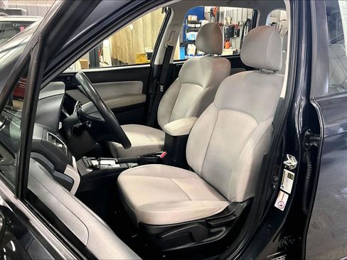 Used 2018 Subaru Forester 2.5i w/ Alloy Wheel Package image 8