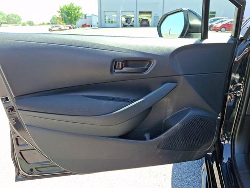 Used 2025 Toyota Corolla LE FWD image 14