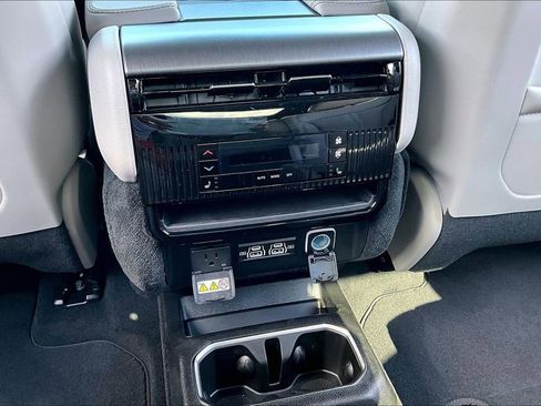 New 2026 Jeep Grand Wagoneer L Limited w/ Premium Group II AWD/4WD image 17