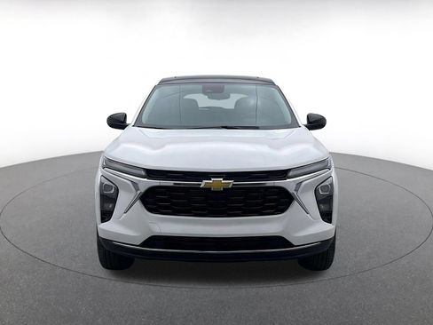 Used 2025 Chevrolet Trax LT w/ LT Convenience Package FWD image 2