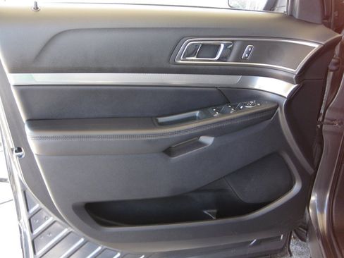 Used 2019 Ford Explorer XLT w/ Equipment Group 201A image 10