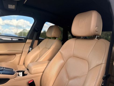 Used 2018 Porsche Macan AWD/4WD image 13