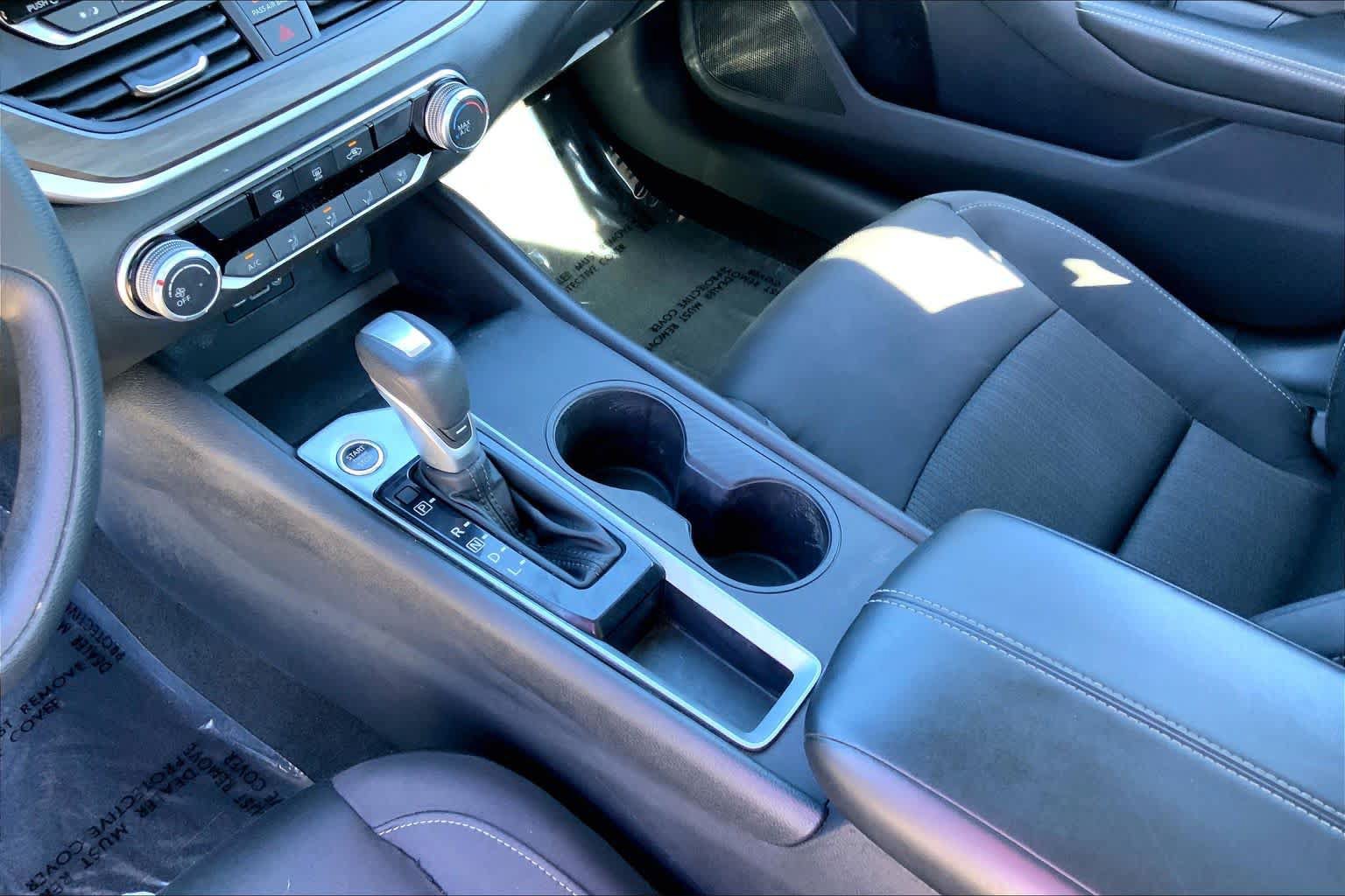 Used 2025 Nissan Altima 2.5 SV FWD image 15