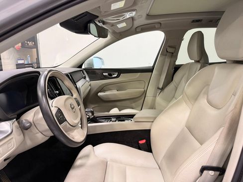Used 2019 Volvo XC60 T6 Momentum w/ Protection Package AWD/4WD image 9