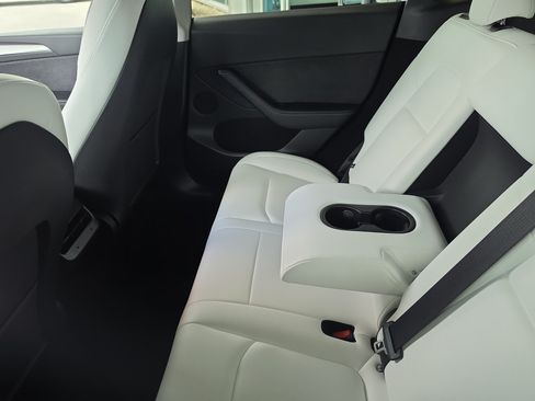 Used 2025 Tesla Model Y Long Range RWD image 10