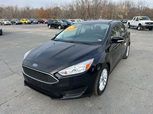 Used 2016 Ford Focus SE image 2